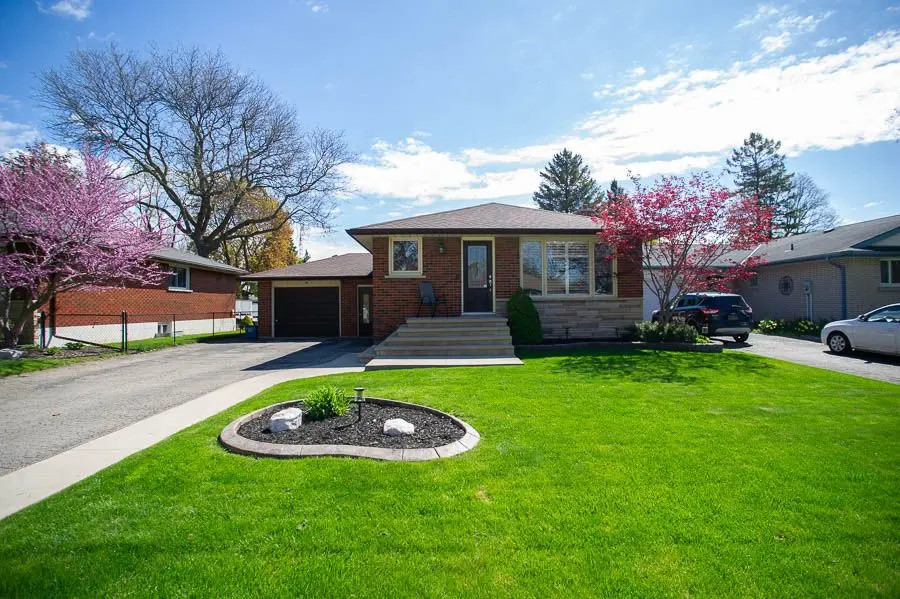 59 Wiltshire DR, Brantford, ON N3R 5B1