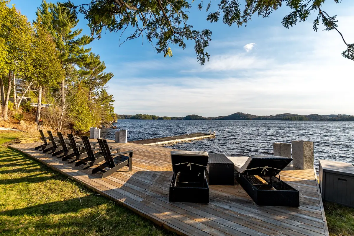 245 Allisons Point RD, Huntsville, ON P1H 1B5