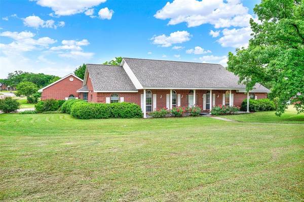 2735 Bent Oaks Drive,  Burleson,  TX 76028
