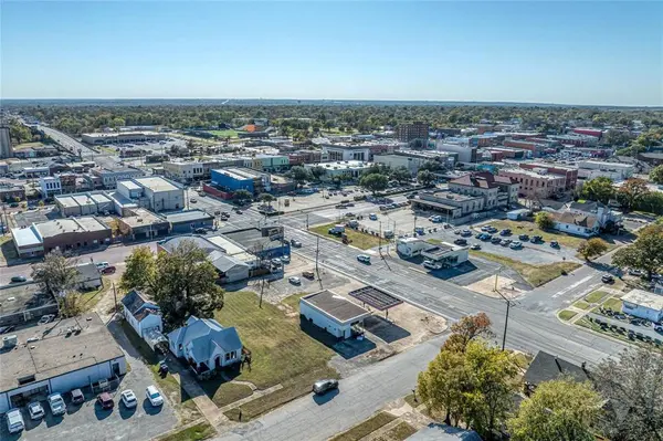 212 N Austin Avenue, Denison, TX 75020