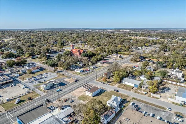 212 N Austin Avenue, Denison, TX 75020