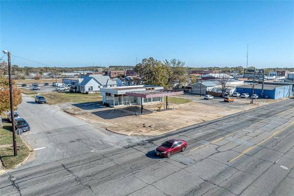 212 N Austin Avenue, Denison, TX 75020