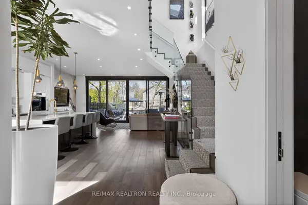 17 Lynnhaven RD, Toronto C04, ON M6A 2K7