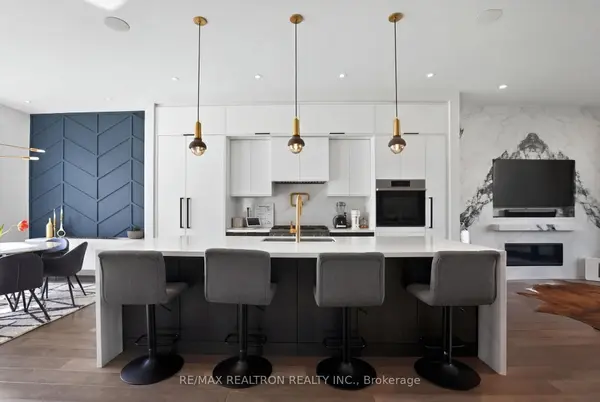 17 Lynnhaven RD, Toronto C04, ON M6A 2K7