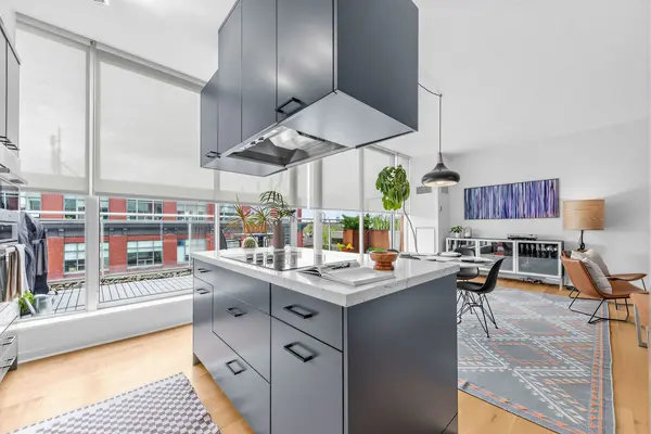 301 Markham ST #602, Toronto C01, ON M6J 3X2