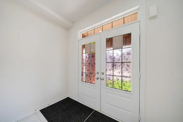 225 Fleetwood DR, Oshawa, ON L1T 3E7