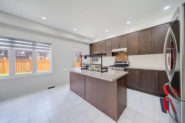 225 Fleetwood DR, Oshawa, ON L1T 3E7