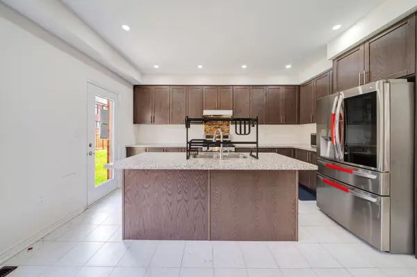 225 Fleetwood DR, Oshawa, ON L1T 3E7