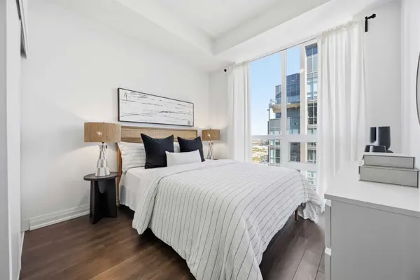 20 Meadowglen PL #2710, Toronto E09, ON M1G 0A9