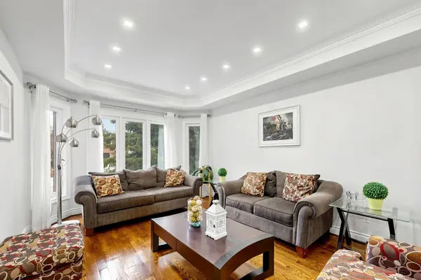 118 May AVE, Richmond Hill, ON L4C 3S6