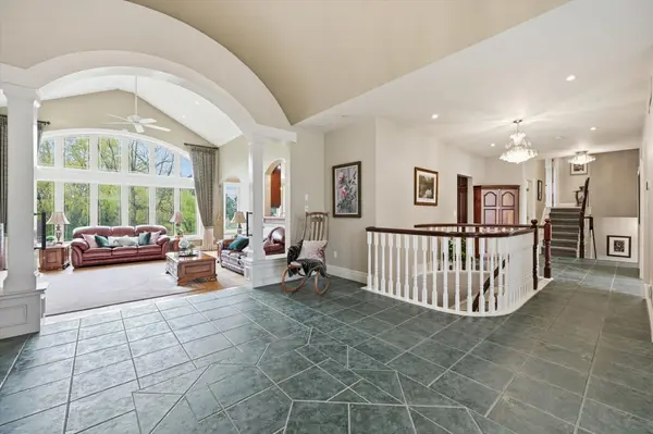 6423 Chelsea RD, Burlington, ON L7P 0M8
