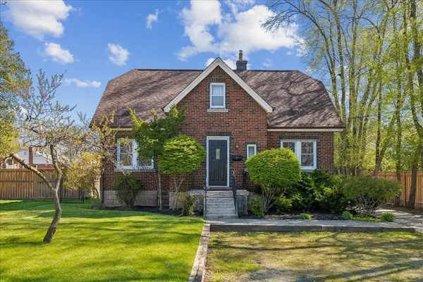 1025 KING RD, Burlington, ON L7T 3L5