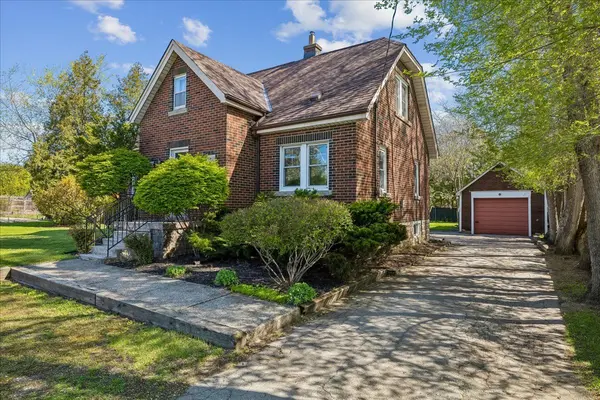 1025 KING RD, Burlington, ON L7T 3L5