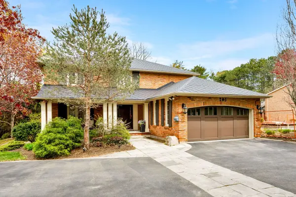 295 Shoreacres RD, Burlington, ON L7L 2H3