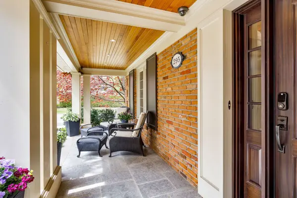 295 Shoreacres RD, Burlington, ON L7L 2H3