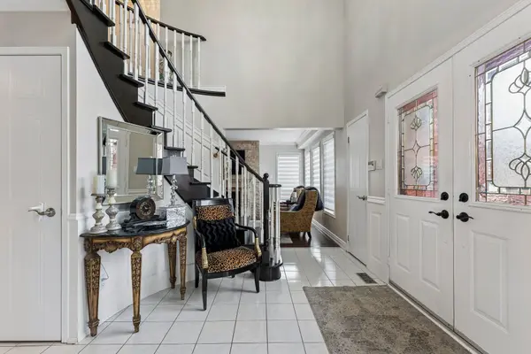 39 Banner RD, Brampton, ON L6X 4K8