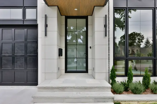 12 Bernice AVE, Toronto W07, ON M8Y 1Z6