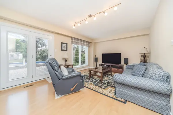 37 Blackthorn LN, Brampton, ON L6V 3K7