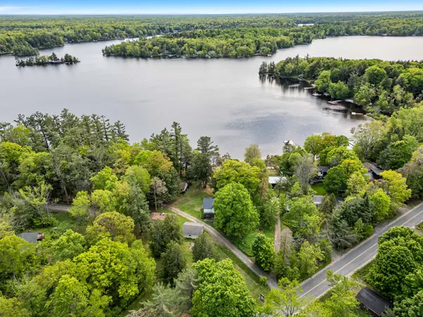 1113 Moon River RD, Muskoka Lakes, ON P0C 1A0