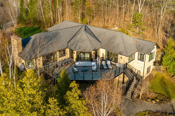 245 Allisons Point RD, Huntsville, ON P1H 1B5
