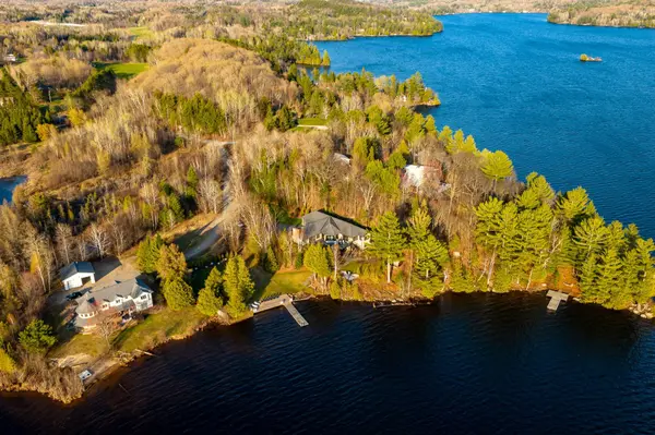 245 Allisons Point RD, Huntsville, ON P1H 1B5
