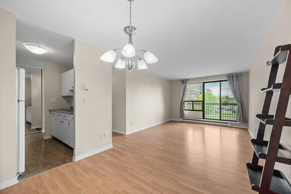17 Eldon Hall PL #303, Kingston, ON K7M 7H5
