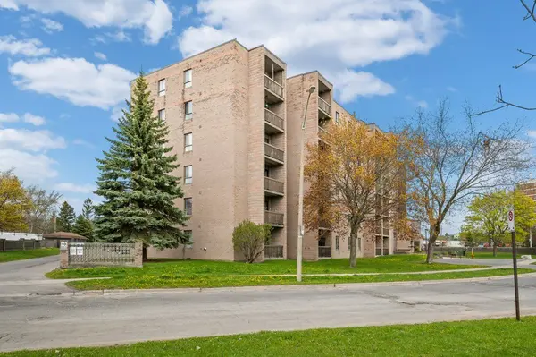 17 Eldon Hall PL #303, Kingston, ON K7M 7H5