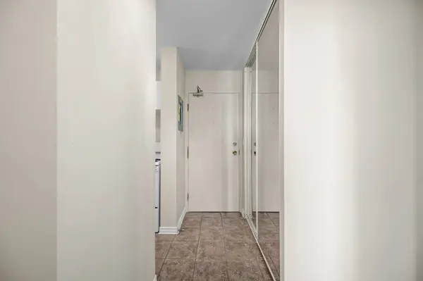 17 Eldon Hall PL #303, Kingston, ON K7M 7H5