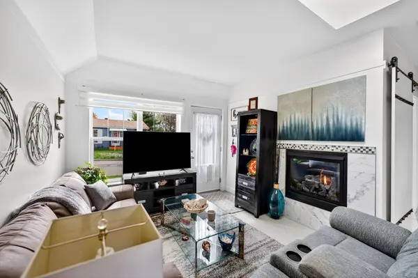 377 Henrietta ST, Gananoque, ON K7G 1X6