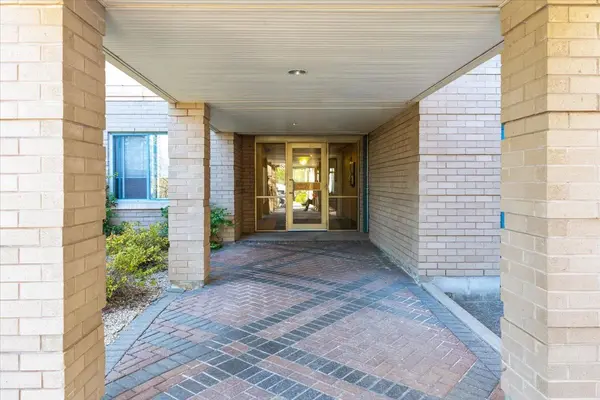 511 Gainsborough RD #215, London North, ON N6G 4Z5