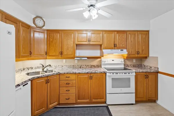 511 Gainsborough RD #215, London North, ON N6G 4Z5