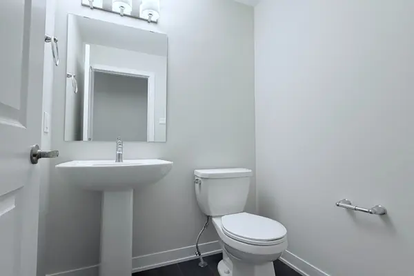 381 Les Emmerson DR, Barrhaven, ON K2J 7L7