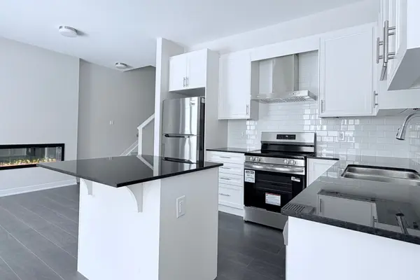 381 Les Emmerson DR, Barrhaven, ON K2J 7L7
