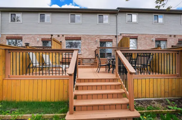 8 Lakelawn RD #11, Grimsby, ON L3M 0G1