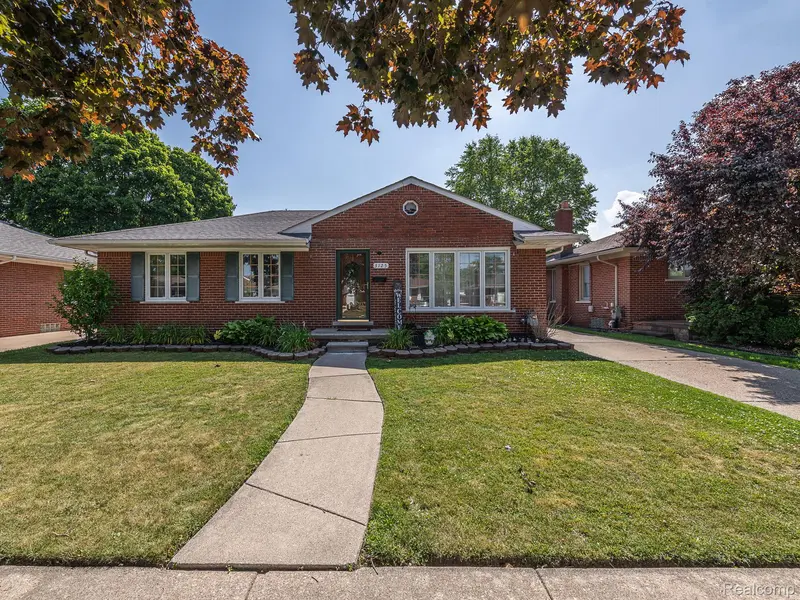 3125 Anna AVE, Trenton, MI 48183