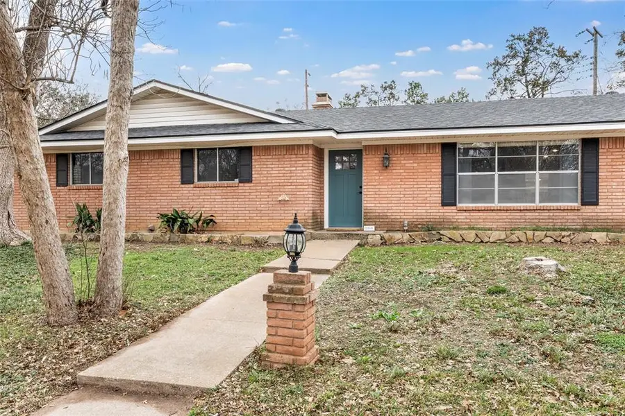 2208 Lake Forest Drive, Waco, TX 76708