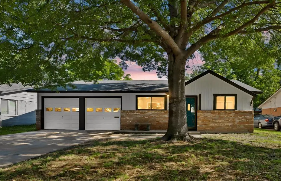 3205 Mccollum Street, Irving, TX 75061