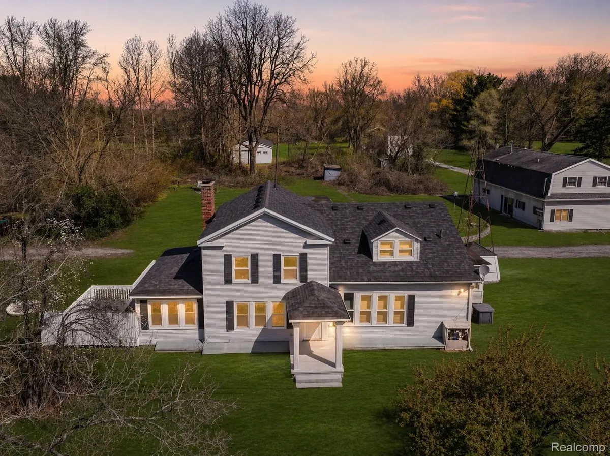 2218 Wixom RD, Commerce Charter Township, MI 48382