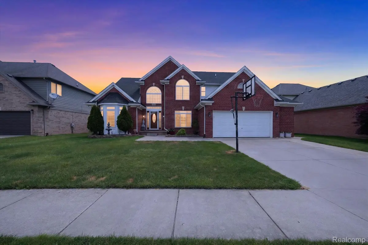 48166 Ellington DR, Macomb Township, MI 48044