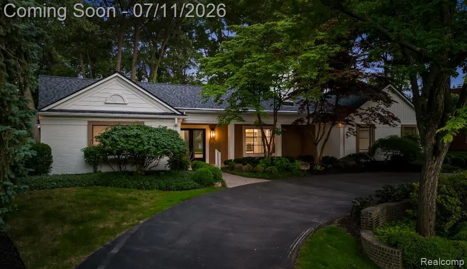 4154 Nearbrook RD, Bloomfield Hills, MI 48302
