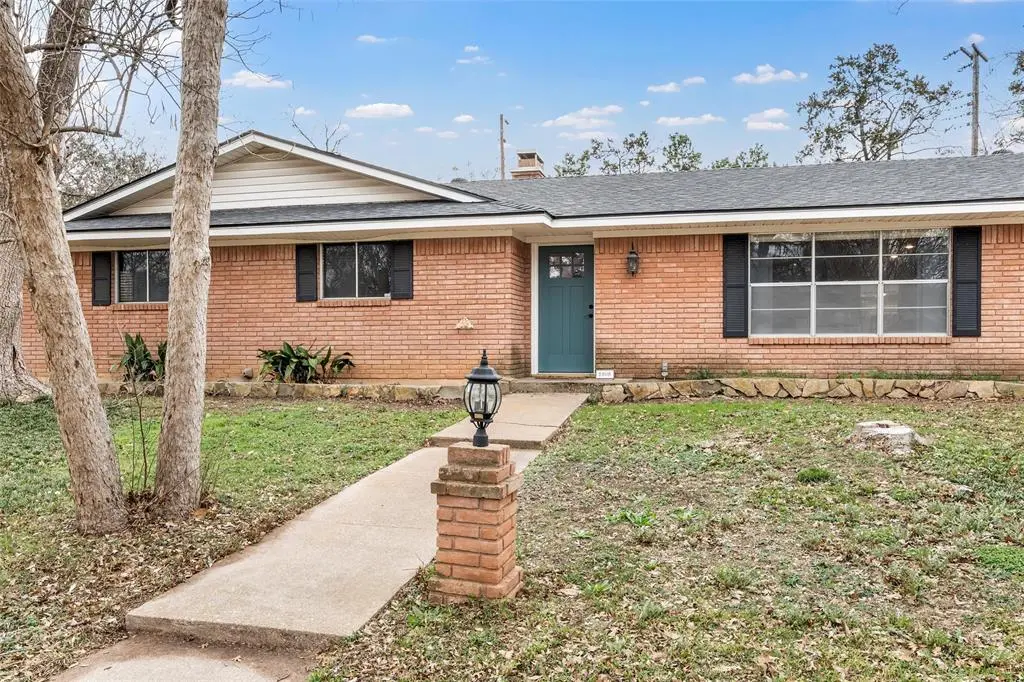 2208 Lake Forest Drive, Waco, TX 76708