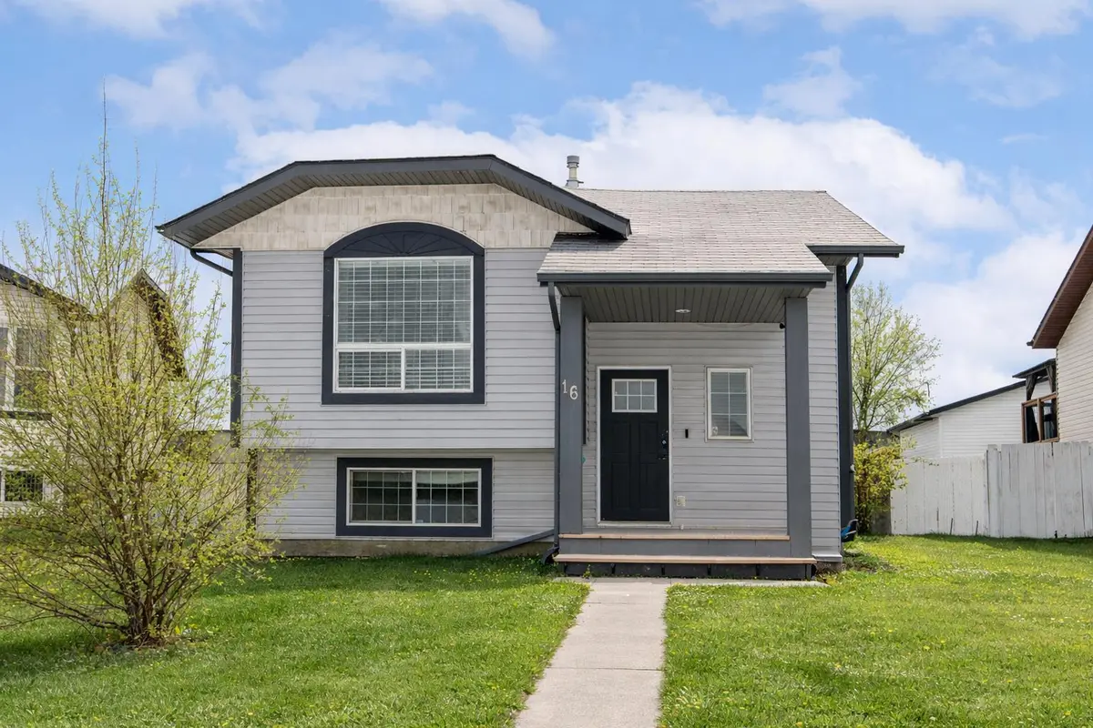 16 Johnson Close, Penhold, AB T0M 0R1