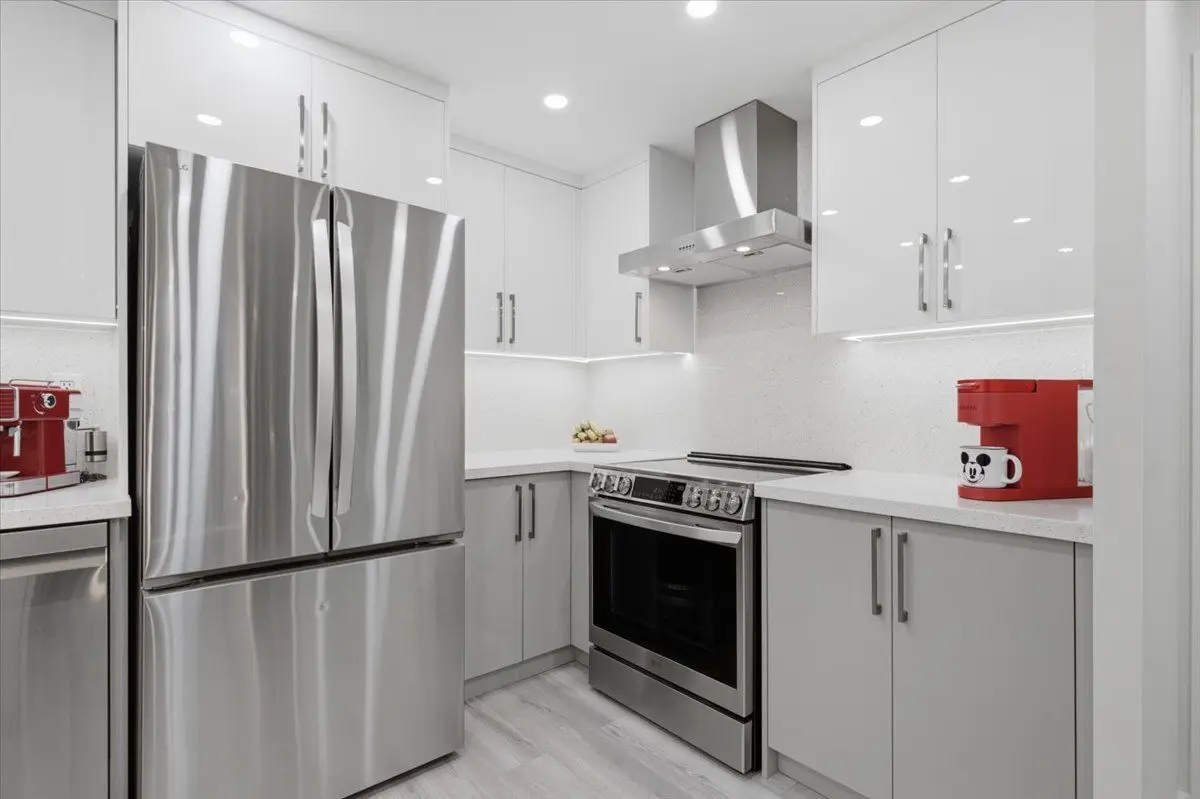 299 Mill RD #1003, Toronto W08, ON M9C 4V9