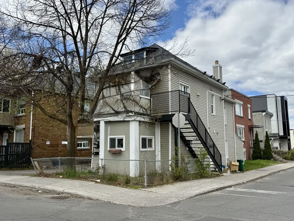 216 Hannah ST, Vanier And Kingsview Park, ON K1L 7M8