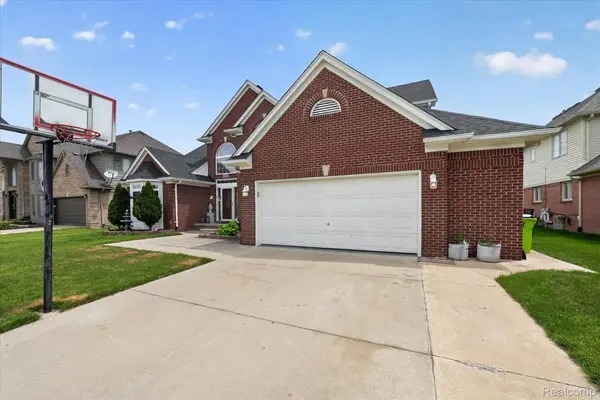 48166 Ellington DR, Macomb Township, MI 48044
