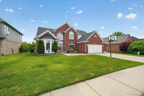 48166 Ellington DR, Macomb Township, MI 48044