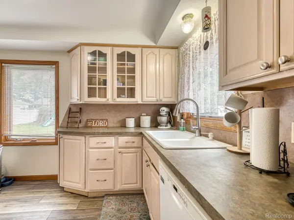 3125 Anna AVE, Trenton, MI 48183