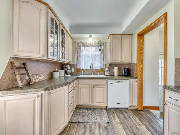 3125 Anna AVE, Trenton, MI 48183