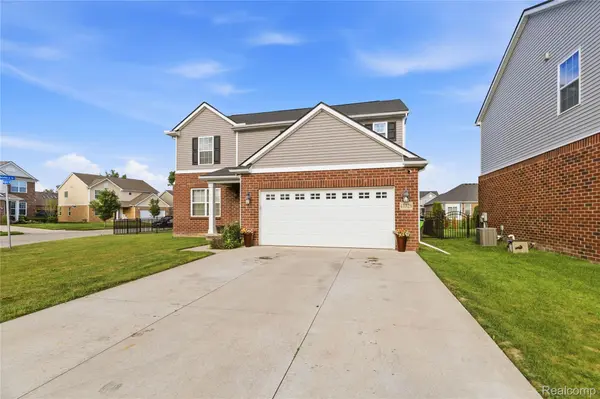 41328 Rugosa DR, Clinton Charter Township, MI 48038
