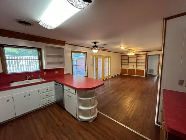 817 E Holly Lane, Mexia, TX 76667